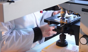 Zdobywca Nobla uważa, że koronawirus pochodzi z laboratorium w Wuhan
