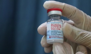 Moderna rozpocznie II fazę badań nad szczepionką przeciwko SARS-CoV-2. Akcje firmy idą w gó