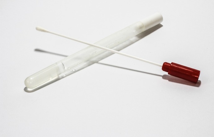 Nowy biosensor szybko wykrywający koronawirusa SARS-CoV-2 w wymazach z jamy nosowo-gardłowe