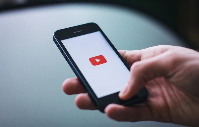 Popularne na YouTube filmy o COVID-19 dezinformują opinię publiczną!
