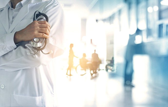 Bioetyk: pandemia uwidoczniła, że lekarz to zawód wysokiego ryzyka moralnego