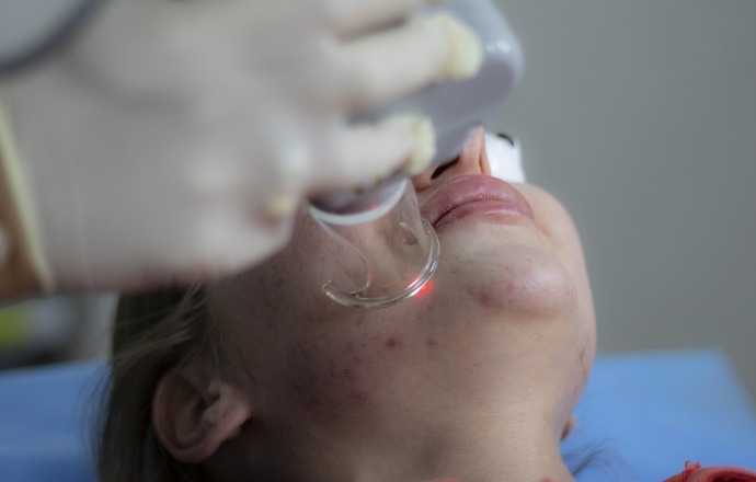 61% Polaków posiadających problemy skórne  skorzystało z konsultacji dermatologicznej podcz