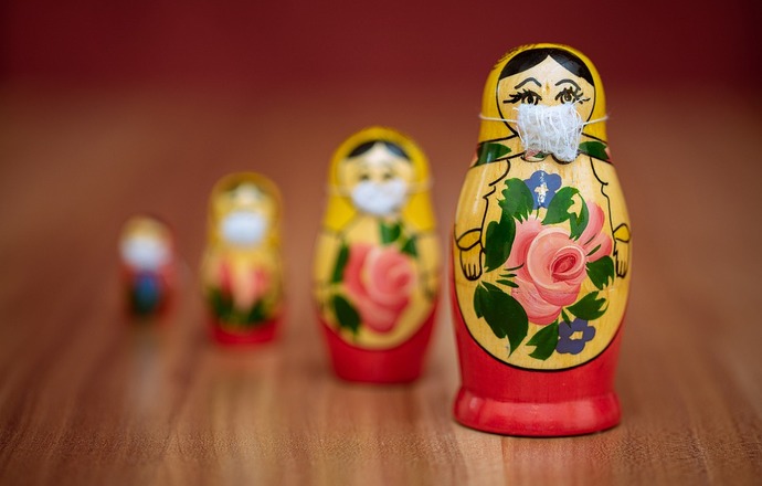 Dr hab. Piotr Rzymski: „Rosja w pracach nad szczepionką idzie drogą na skróty”
