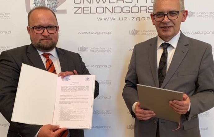 Podpisanie listu intencyjnego pomiędzy Uniwersytetem Zielonogórskim a PZPPF. Branża biotech