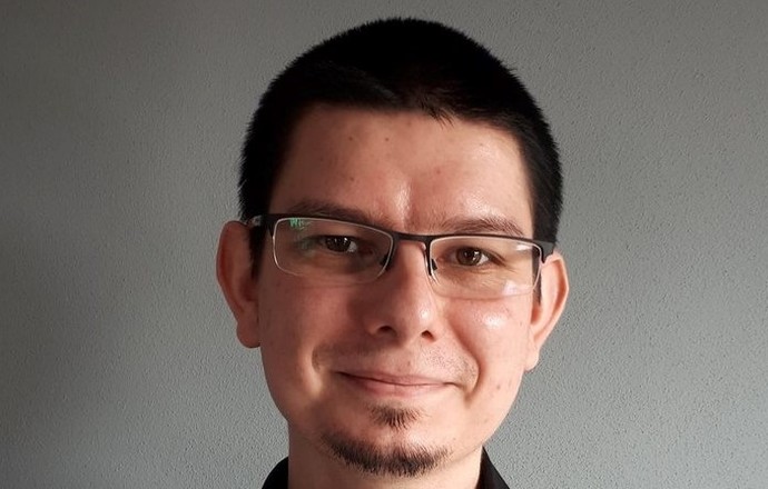 Ocena bezpieczeństwa produktów kosmetycznych – wywiad z dr. Kamilem Jurowskim