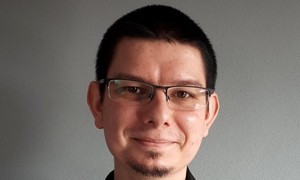 Ocena bezpieczeństwa produktów kosmetycznych – wywiad z dr. Kamilem Jurowskim