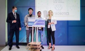 Robot, który dezynfekuje światłem