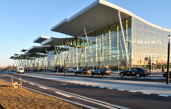 Na terenie lotniska we Wrocławiu startuje punkt do testów na COVID-19
