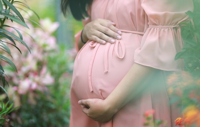 Szczepionka mRNA przeciwko COVID-19 nie wpływa na płodność kobiet – zapewniają lekarze