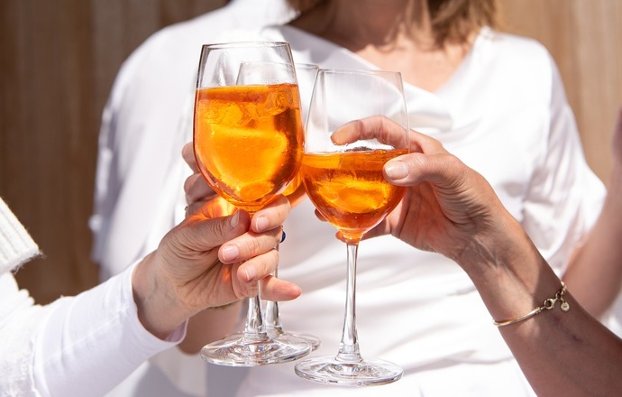 Negatywne skutki picia alkoholu widoczne na skórze
