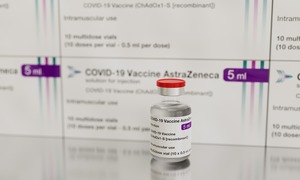 Ekspert EMA potwierdza związek między szczepionką AstraZeneca a bardzo rzadkimi zakrzepami 