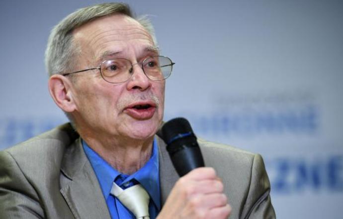 Prof. Włodzimierz Gut: „Jedynie likwidując określone ogniska zakażenia, przerywamy drogę sz