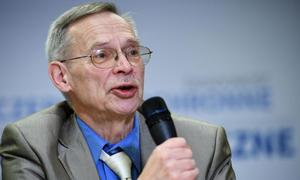 Prof. Włodzimierz Gut: „Jedynie likwidując określone ogniska zakażenia, przerywamy drogę sz