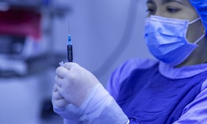 Naukowcy po raz pierwszy porównali przeciwciała i komórkową odpowiedź immunologiczną między