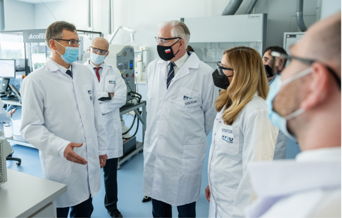 Wicepremier Jarosław Gowin i wiceminister Anna Kornecka z wizytą w Ryvu Therapeutics