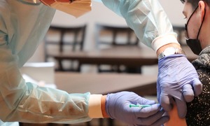 Polskie badania potwierdzają, że szczepienia skutecznie chronią przed ciężkim COVID-19