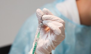 Zatwierdzono pierwszą na świecie szczepionkę DNA przeciw COVID-19