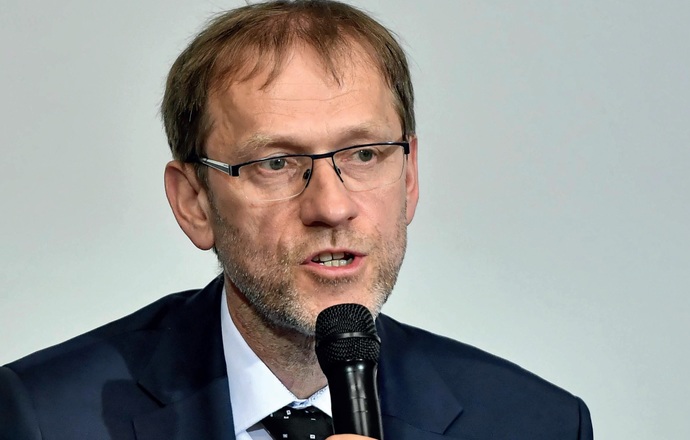 Prof. Krzysztof Tomasiewicz: „Nie ma mowy o uniwersalnym leku na COVID-19”