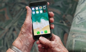 Bio-Tech Talk #19 – Gerontechnologia: seniorzy wobec medtechu 👴 I Dr Dominika Kaczorowska-S