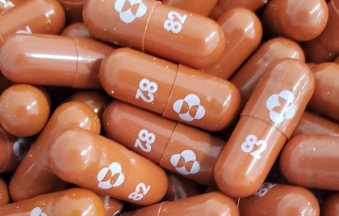 Molnupiravir może zostać pierwszym doustnym lekiem na COVID-19 – korzystne wyniki testów kl