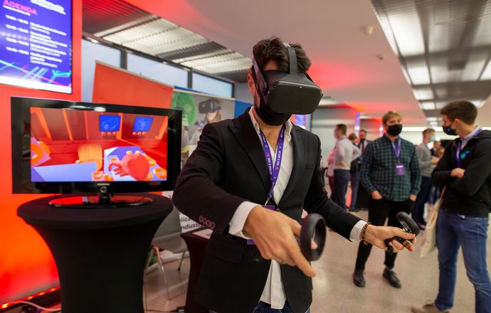 Rozmowy o różnych obliczach sztucznej inteligencji podczas Made in Wroclaw 2021