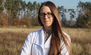 Przyjrzyjmy się farmacji – wywiad ze świeżo upieczoną magister farmacji Justyną Galant