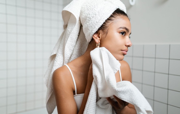 Ceramidy – naturalny składnik lipidów skóry. Właściwości i zastosowanie w produktach kosmet