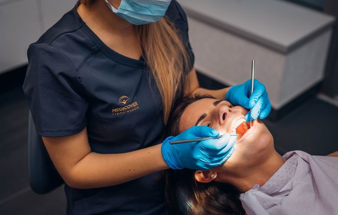 Nie chodzą do dentysty, biorą tabletki na potęgę. Skutki pandemii widoczne w jamie ustnej