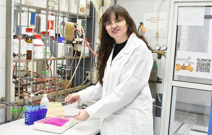 Trzeci komplet zębów zamiast tradycyjnych implantów – rozwiązanie polskich naukowców