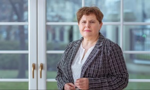 Czy bakuchiol na pewno nie szkodzi? Odpowiedzi szuka polska badaczka