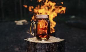 Naukowcy sugerują, że spożywanie alkoholu może narażać ludzi na... kleszcze i komary!