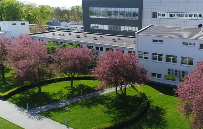 1000 m2 powierzchni laboratoryjno-biurowej na terenie zakładu w Macierzyszu. BIOTON zaprasz
