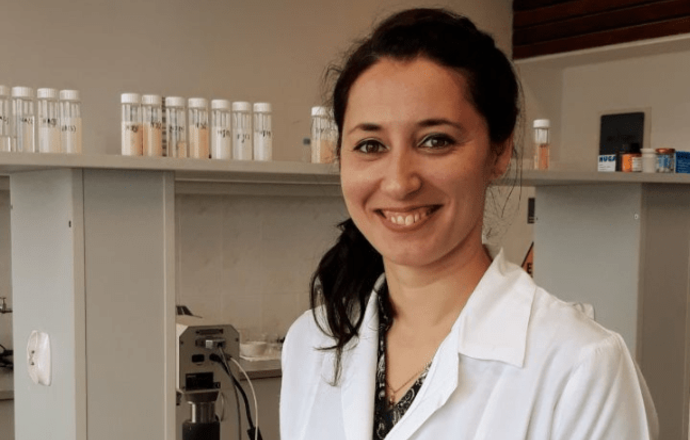 „Bio-maska w postaci hybrydy hydrożel-nanodyspersja przeznaczona do stosowania po terapii l