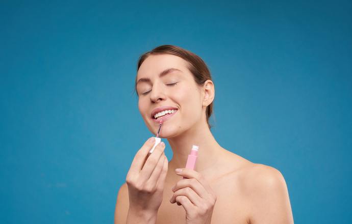 Polacy i Europejczycy o niezbędności kosmetyków – wyniki badania Cosmetics Europe