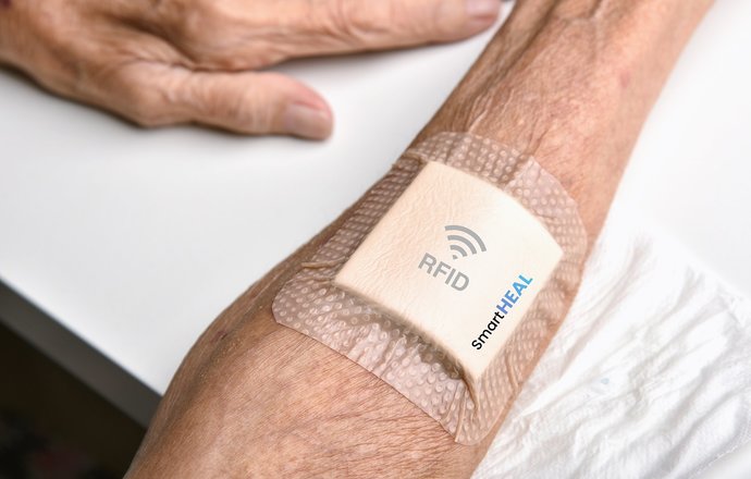 Twórcy inteligentnego opatrunku do diagnostyki stanu ran przewlekłych SmartHEAL zwycięzcami