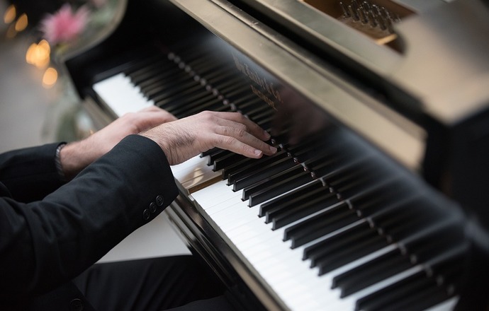 Jak gra na instrumentach wpływa na nasz mózg?