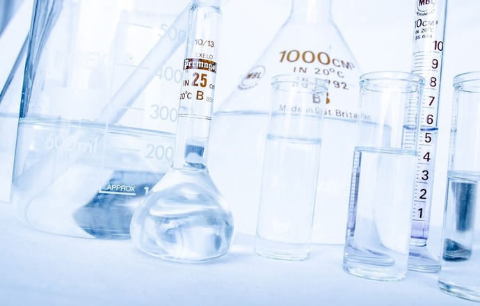 Znaczenie i zastosowanie technik bezpośrednich w chemii analitycznej