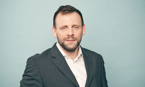 Kulisy tworzenia leków małocząsteczkowych celujących w mRNA – rozmowa z dr. Zbigniewem Zasł