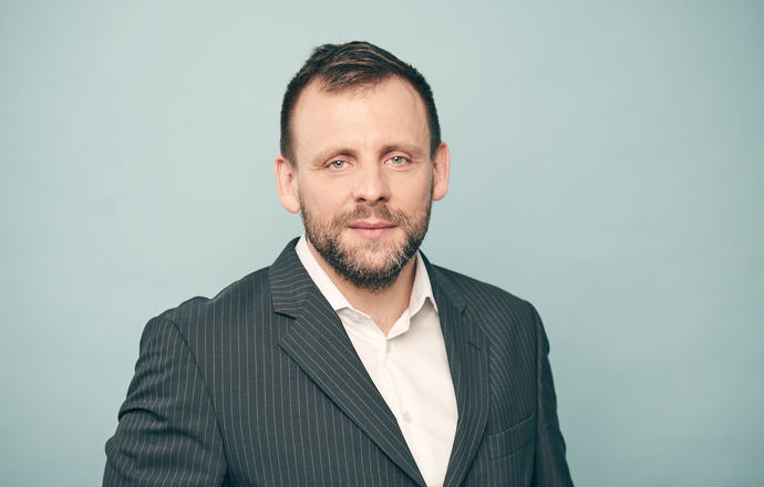 Kulisy tworzenia leków małocząsteczkowych celujących w mRNA – rozmowa z dr. Zbigniewem Zasł
