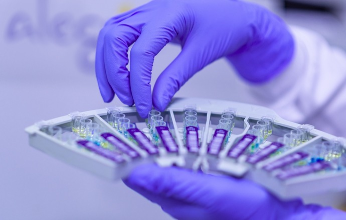 Bezpieczna praca w laboratorium mikrobiologicznym