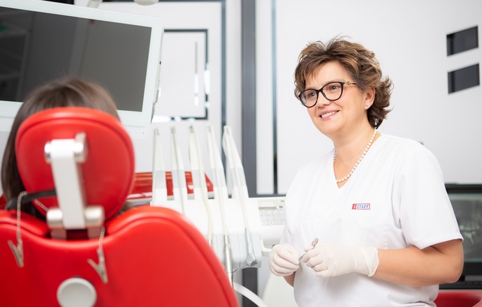 Moda na bonding i flow injection, czyli szybką metamorfozę zębów. Czy każdy może skorzystać