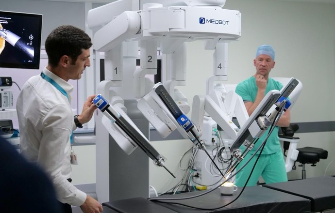 Operacja prostaty wykonana zdalnie między Londynem a Gibraltarem