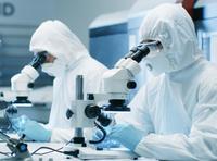 Praktyczne aspekty pracy w pomieszczeniach clean room  – wymagania normy ISO 14644 w odnies